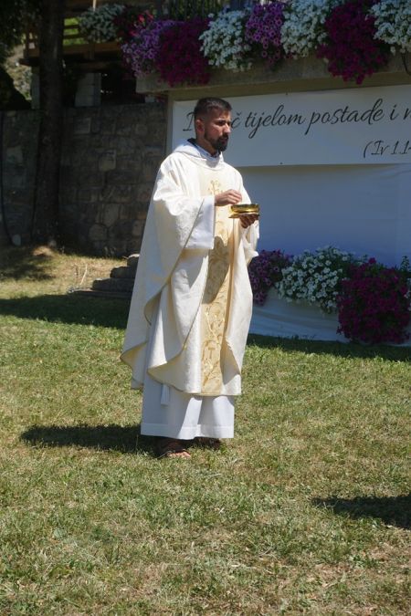 Read more: Župa Seonica: Fra Ante Radoš proslavio svoju mladu misu