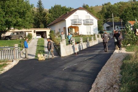 Read more: Asfaltirana Rošića ulica u Omolju