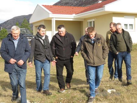 Read more: Božićni običaj u Omolju, čestitari u Rošićima 