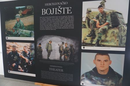 Read more: U Sinju otvorena izložba, Strani dragovoljci u Domovinskom ratu