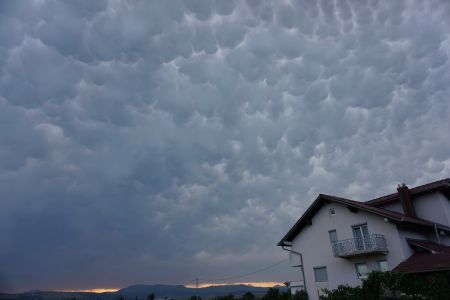 Read more: Olujni oblaci iznad Duvanjskog polja