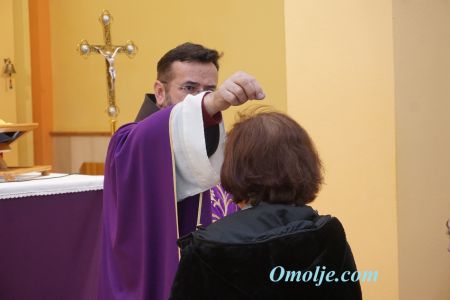 Read more: Obred pepeljanja u župi Seonica