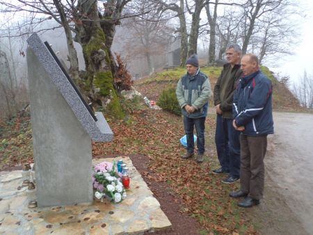 Read more: Molitvom i paljenjem svijeća kod spomen ploče na Pomenu obilježena godišnjica pogibije pripadnika...